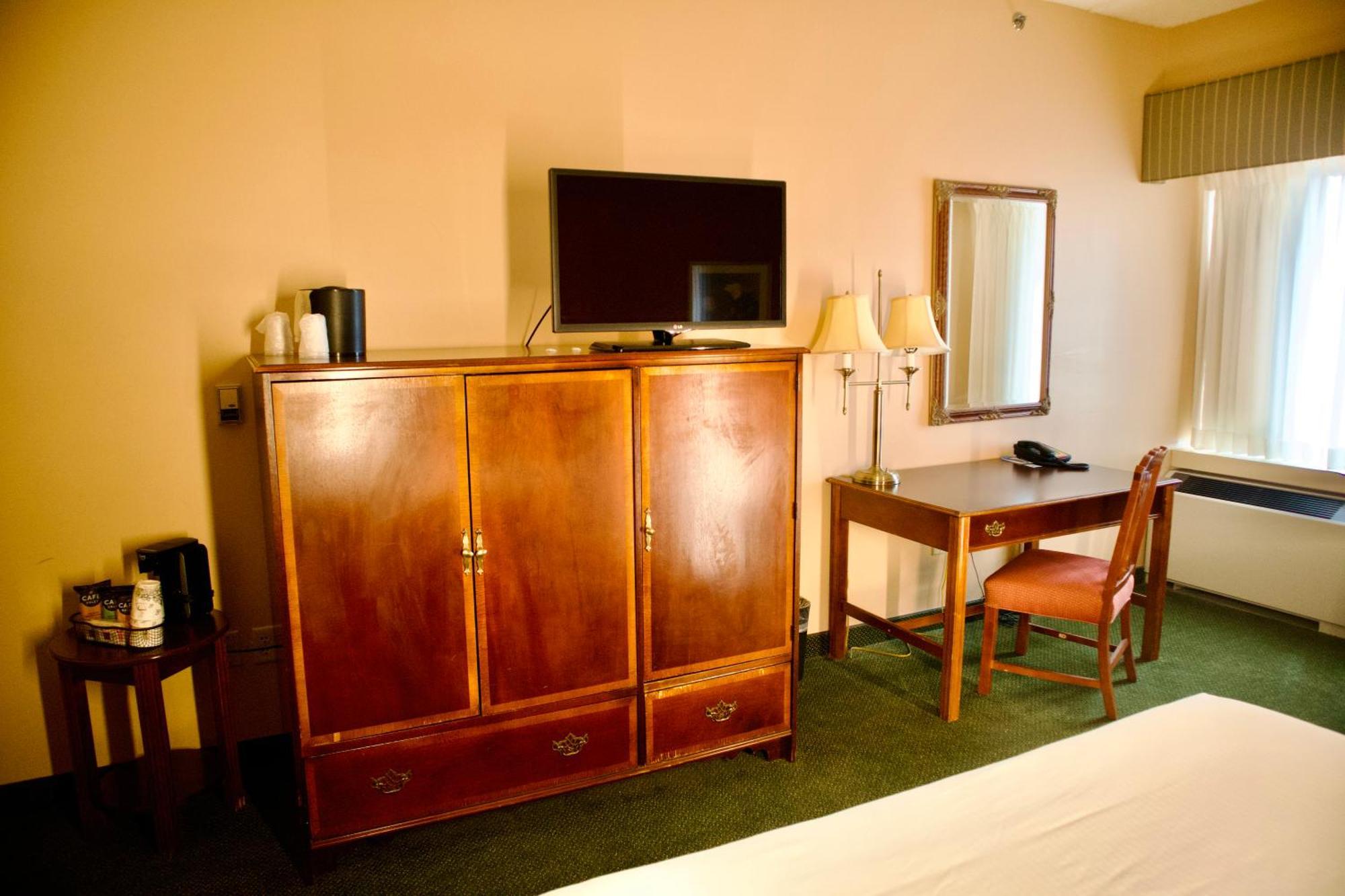 Hotel Mead Resorts & Conventions Center Уисконсин Рапидс Екстериор снимка